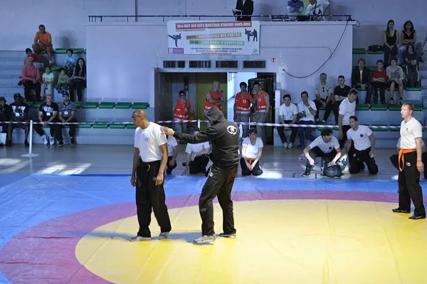 Demonstração de krav maga.