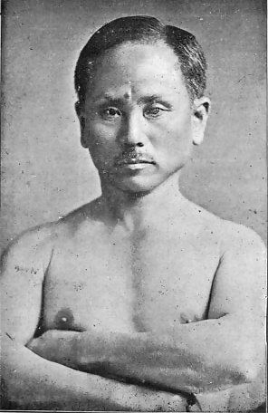 Funakoshi Gichin (1868–1957), que levou o karaté para Tóquio em 1922.