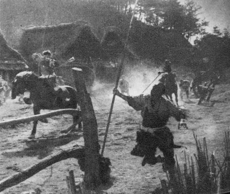 Cena da batalha na aldeia (revista Sekai Geinō Gahō, maio de 1954).