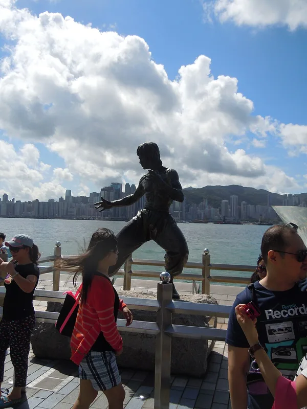 Estátua de Bruce Lee na Avenida das Estrelas, Hong Kong.